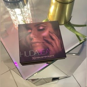 Huda Beauty 3D Highlighter Palette